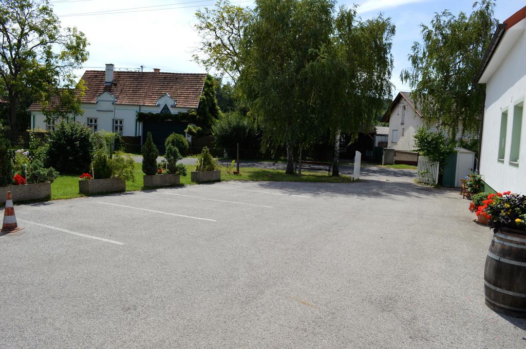 Fruehstueckspension Sterr Strebersdorf Dış mekan fotoğraf